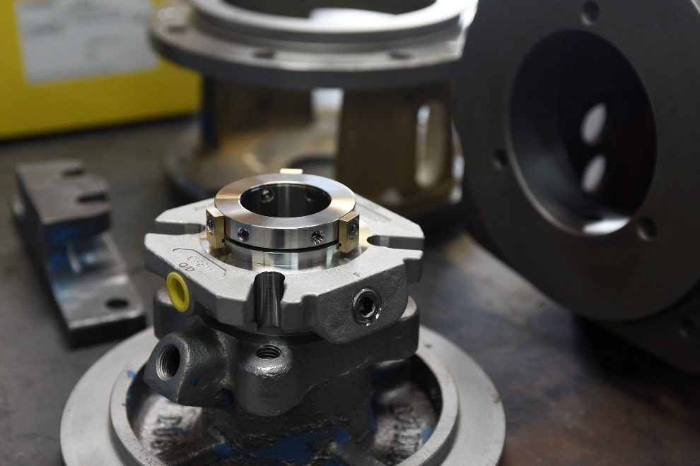 Chesterton 1810 Heavy Duty cartridge seal fitted to the seal chamber